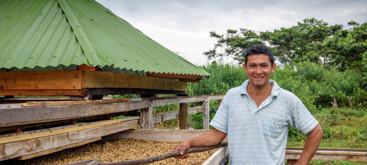 Walter koffie boer Peru op zijn boerderij
