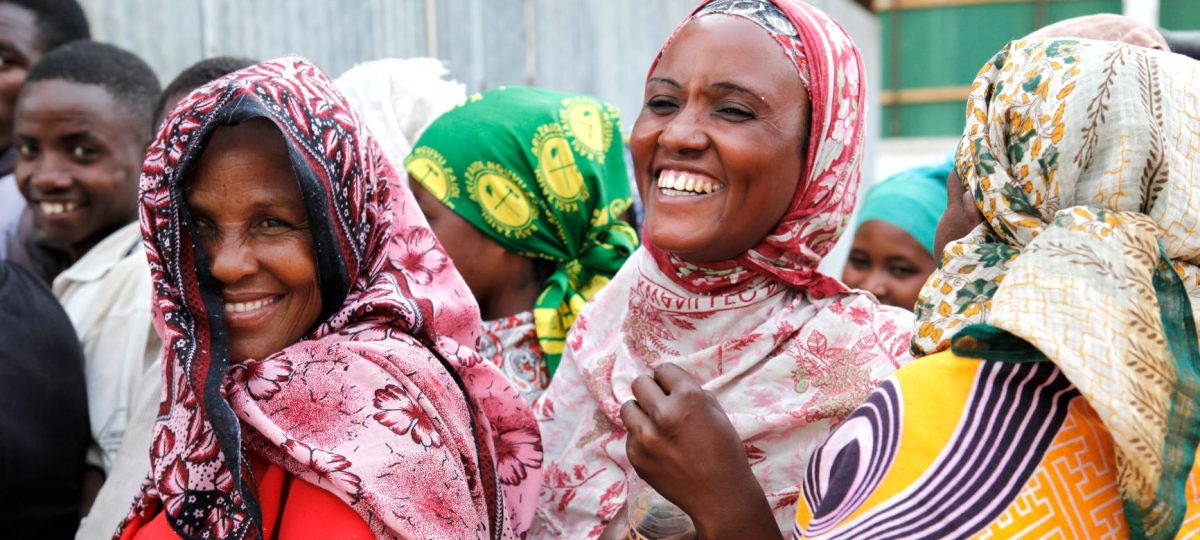 vrouwen aan het lachen